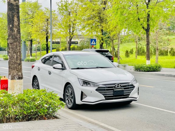 Hyundai Elantra   2.0 AT 2020 - Like new