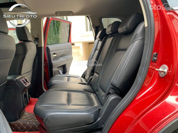 Mitsubishi Outlander 2020 - Xe màu đỏ, gia đình đi rất mới, có trả góp