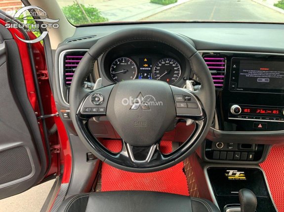Mitsubishi Outlander 2020 - Xe màu đỏ, gia đình đi rất mới, có trả góp