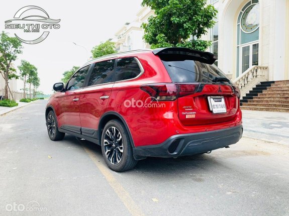 Mitsubishi Outlander 2020 - Xe màu đỏ, gia đình đi rất mới, có trả góp