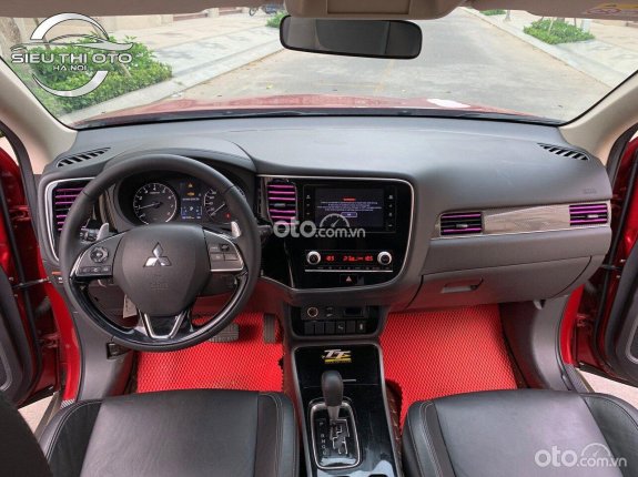 Mitsubishi Outlander 2020 - Xe màu đỏ, gia đình đi rất mới, có trả góp
