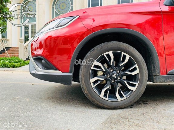 Mitsubishi Outlander 2020 - Xe màu đỏ, gia đình đi rất mới, có trả góp