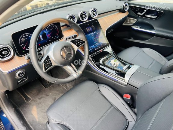 Mercedes-Benz C200 Avantgarde Plus 2023 - Bản Plus V1 - Siêu lướt - Ưu đãi KM