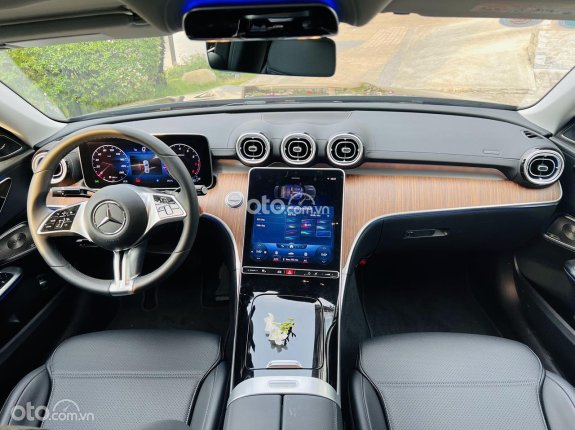 Mercedes-Benz C200 Avantgarde Plus 2023 - Bản Plus V1 - Siêu lướt - Ưu đãi KM