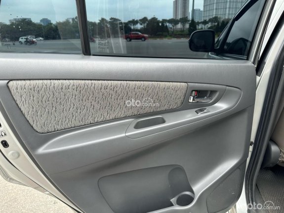 Toyota Innova 2.0E 2013 - Số sàn