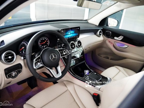 Mercedes-Benz GLC 200 V1 2022 - Tặng bảo hiểm vật chất 1 năm