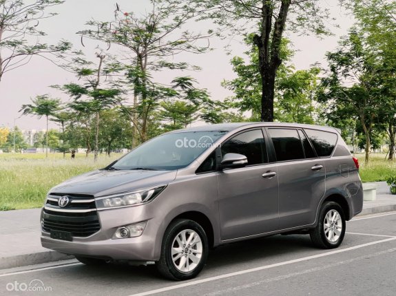 Toyota Innova 2.0E 2017 - Biển phố