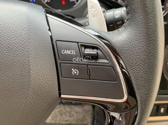 Mitsubishi Outlander 2018 - biển thành phố, xe gia đình đi như mới
