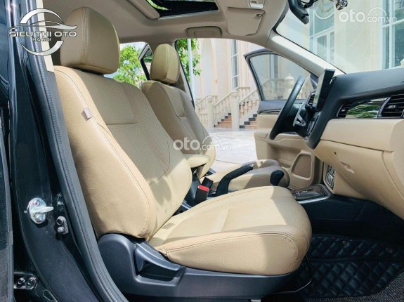 Mitsubishi Outlander 2018 - biển thành phố, xe gia đình đi như mới