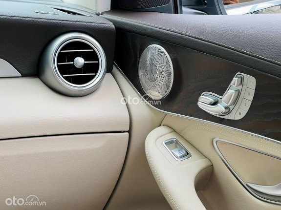 Mercedes-Benz GLC 200 4Matic 2021 - model 2022