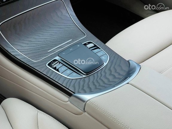 Mercedes-Benz GLC 200 4Matic 2021 - model 2022