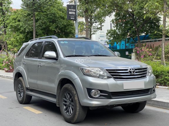 Toyota Fortuner 2.7 V 4X2 AT 2015 - biển Hà Nội