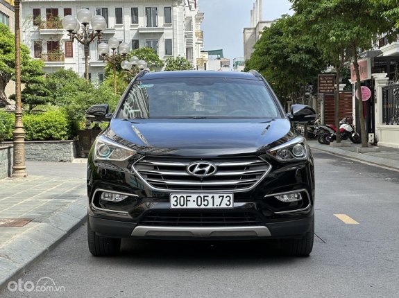 Hyundai Santa Fe 2018 - Tên tư nhân, màu đen, biển hn, odo hơn 8v km