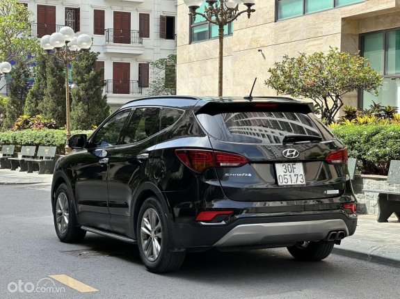 Hyundai Santa Fe 2018 - Tên tư nhân, màu đen, biển hn, odo hơn 8v km