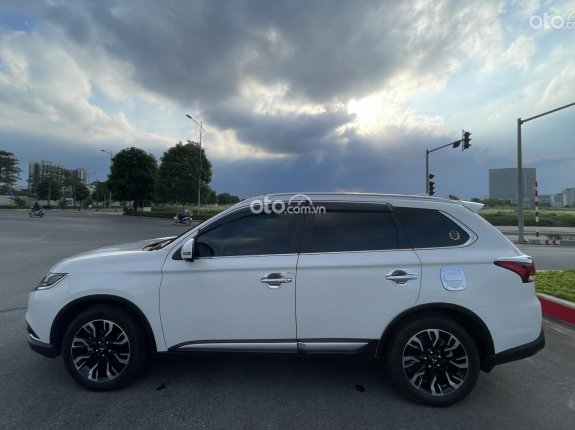 Mitsubishi Outlander 2.0 CVT Premium 2021 - Biển SIÊU VIP.