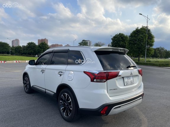 Mitsubishi Outlander 2.0 CVT Premium 2021 - Biển SIÊU VIP.