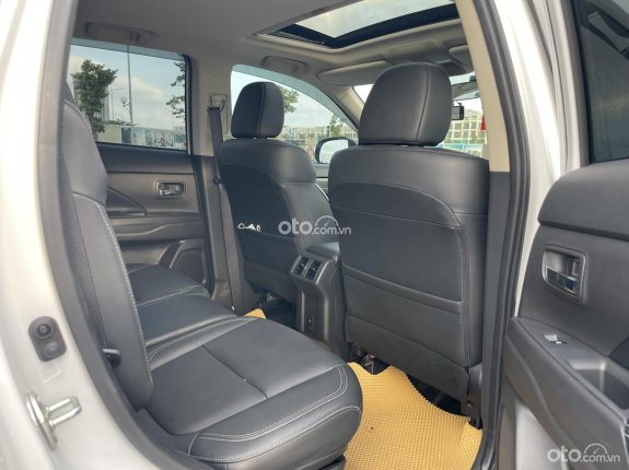 Mitsubishi Outlander 2.0 CVT Premium 2021 - Biển SIÊU VIP.