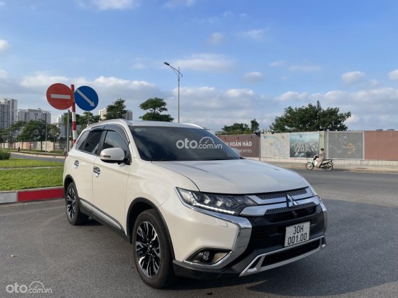 Mitsubishi Outlander 2.0 CVT Premium 2021 - Biển SIÊU VIP.