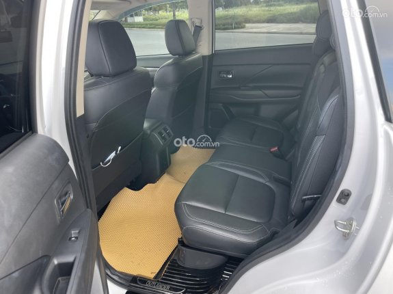 Mitsubishi Outlander 2.0 CVT Premium 2021 - Biển SIÊU VIP.
