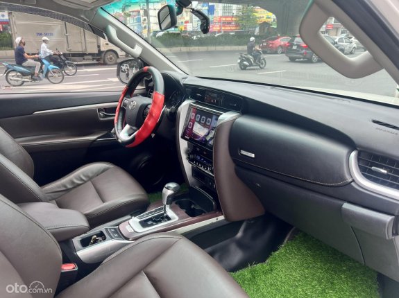 Toyota Fortuner 2.7 V 4X2 AT 2017 - Đăng ký tên tư nhân biển TP