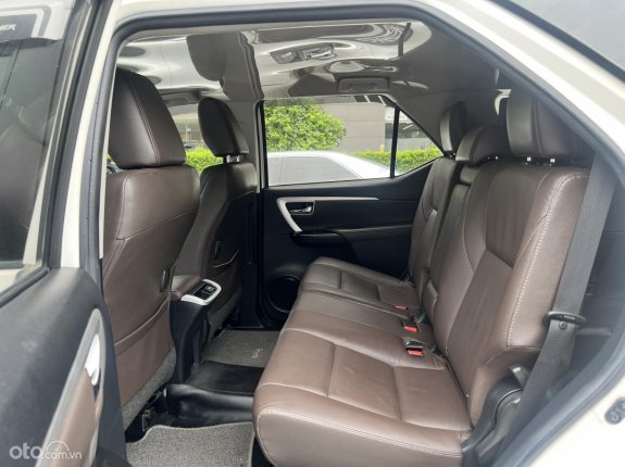 Toyota Fortuner 2.7 V 4X2 AT 2017 - Đăng ký tên tư nhân biển TP