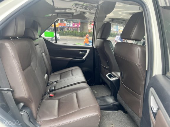 Toyota Fortuner 2.7 V 4X2 AT 2017 - Đăng ký tên tư nhân biển TP