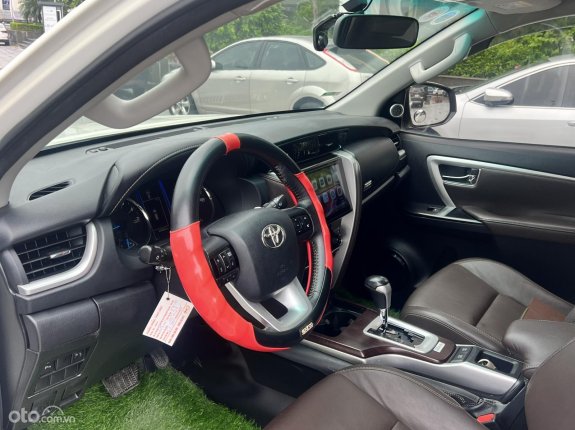 Toyota Fortuner 2.7 V 4X2 AT 2017 - Đăng ký tên tư nhân biển TP