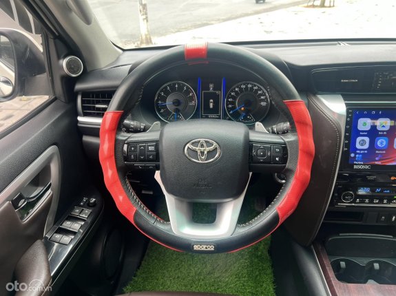 Toyota Fortuner 2.7 V 4X2 AT 2017 - Đăng ký tên tư nhân biển TP