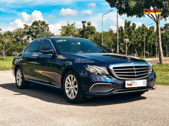 Mercedes-Benz E200 Exclusive V1 2016 - màu Xanh, nội thất Kem sang trọng, lăn bánh 38.000 miles
