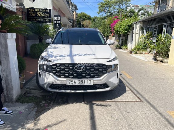 Hyundai Santa Fe 2.4L Xăng Tiêu chuẩn 2022 - Xe gia đình cần bán gấp
