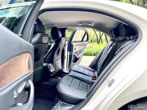 Mercedes-Benz E200 2.0 I4 2016 - MERCEDES_BENZ_E200_Model_2017