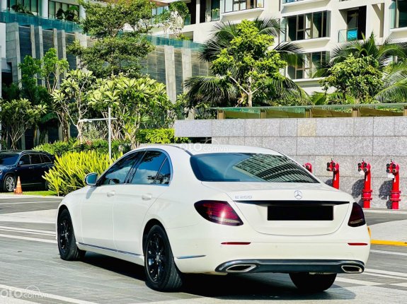 Mercedes-Benz E200 2.0 I4 2016 - MERCEDES_BENZ_E200_Model_2017
