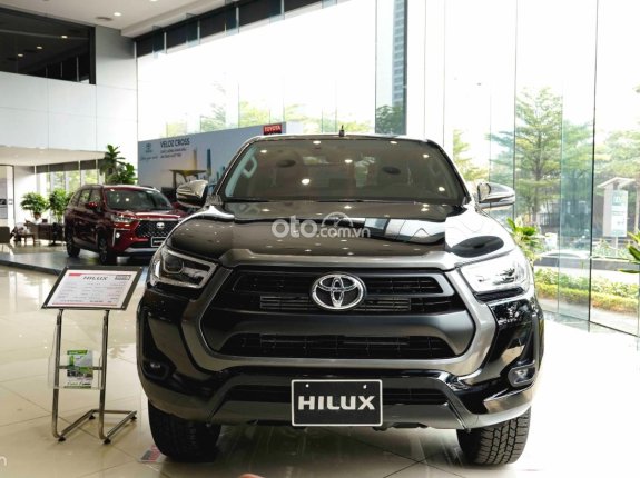 Toyota Hilux 2.4L 4x4 MT (*) 2023 - Giá giảm sâu, thời điểm mua Hillux tốt nhất năm