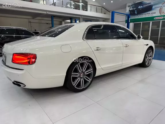 Bentley Flying Spur 2016 - Động cơ V8