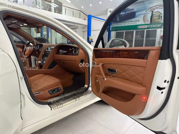 Bentley Flying Spur 2016 - Động cơ V8