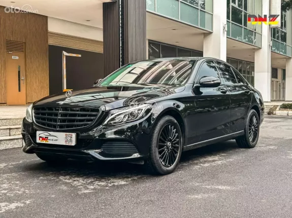 Mercedes-Benz C250 2017 - Màu Đen, nội thất Đen, lăn bánh 46.000 miles