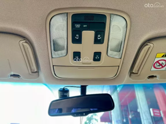 Kia Sedona 2.2 DAT 2016 - Trang bị: cam hành trình, ghế da cao cao cấp, gương hậu tự động chóng chói,  vô lăng 3 chấu