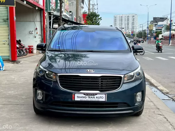 Kia Sedona 2.2 DAT 2016 - Trang bị: cam hành trình, ghế da cao cao cấp, gương hậu tự động chóng chói,  vô lăng 3 chấu
