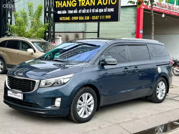 Kia Sedona 2.2 DAT 2016 - Trang bị: cam hành trình, ghế da cao cao cấp, gương hậu tự động chóng chói,  vô lăng 3 chấu