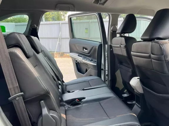 Toyota Veloz Cross 1.5 CVT 2022 - 1 chủ từ mới chạy 2v(km) zin, xe biển Hà Nội