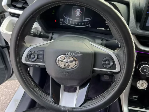 Toyota Veloz Cross 1.5 CVT 2022 - 1 chủ từ mới chạy 2v(km) zin, xe biển Hà Nội