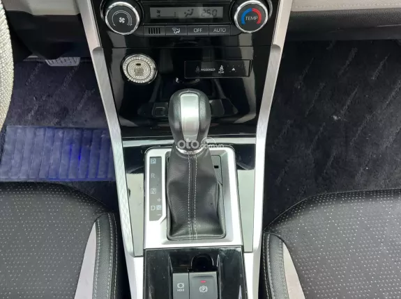 Toyota Veloz Cross 1.5 CVT 2022 - 1 chủ từ mới chạy 2v(km) zin, xe biển Hà Nội