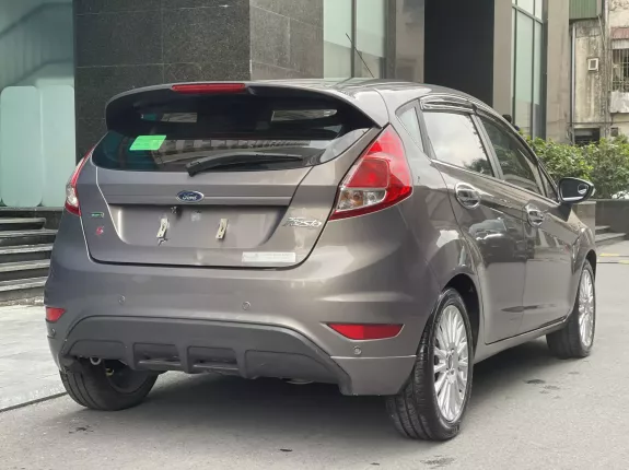 Ford Fiesta Titanium 1.0 AT EcoBoost 2017 - Odo 5.5 vạn