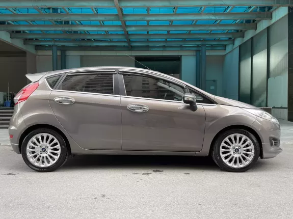 Ford Fiesta Titanium 1.0 AT EcoBoost 2017 - Odo 5.5 vạn