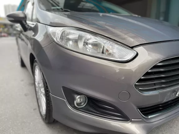 Ford Fiesta Titanium 1.0 AT EcoBoost 2017 - Odo 5.5 vạn