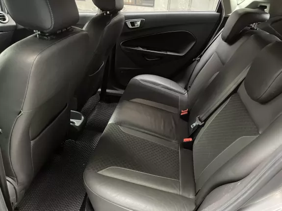 Ford Fiesta Titanium 1.0 AT EcoBoost 2017 - Odo 5.5 vạn