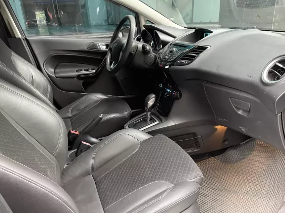Ford Fiesta Titanium 1.0 AT EcoBoost 2017 - Odo 5.5 vạn