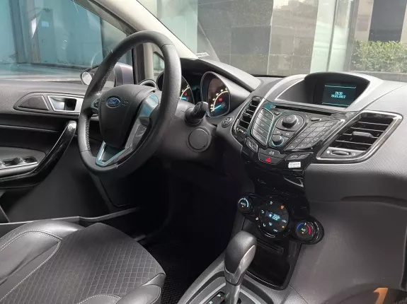 Ford Fiesta Titanium 1.0 AT EcoBoost 2017 - Odo 5.5 vạn