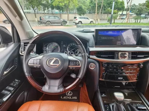 Lexus LX 570 2016 - Trang bị option hiện đại đầy đủ
