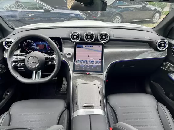 Mercedes-Benz GLC 300 4Matic 2023 - Trắng nt đen siêu lướt